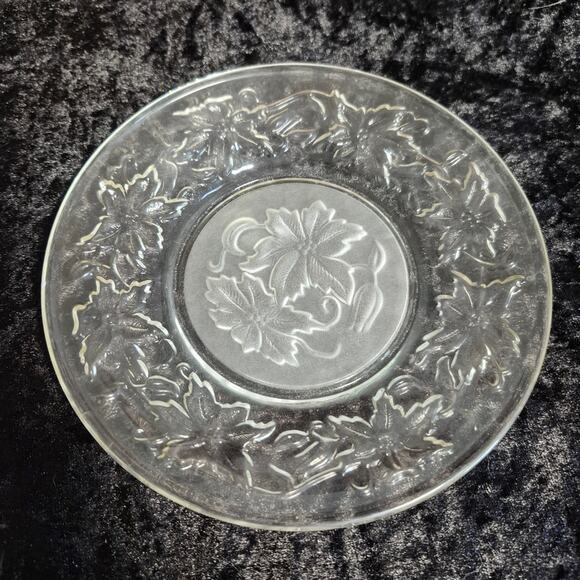 Set of 4 Princess House Fantasia 6-inch Bread Plates Frosted Center - Picture 3 of 6